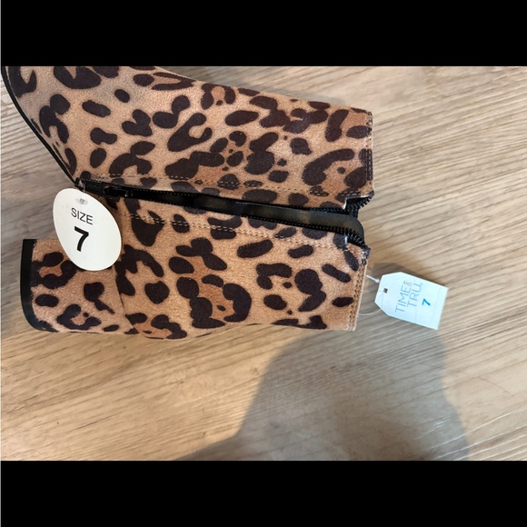 Time and Tru Leopard Print Ankle Boots block heels size 7 new - Picture 5 of 13